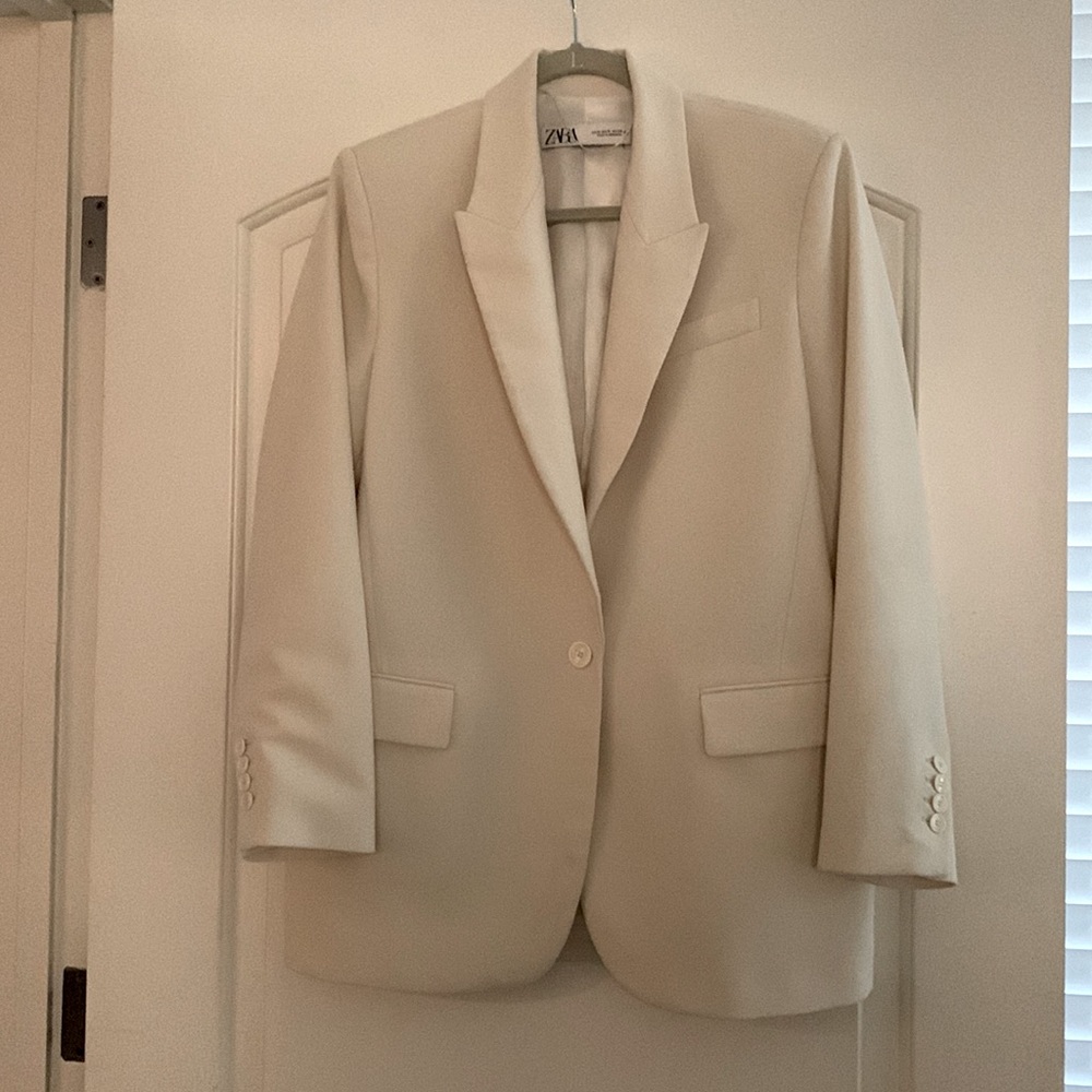 Blazer - Picture 2 of 7